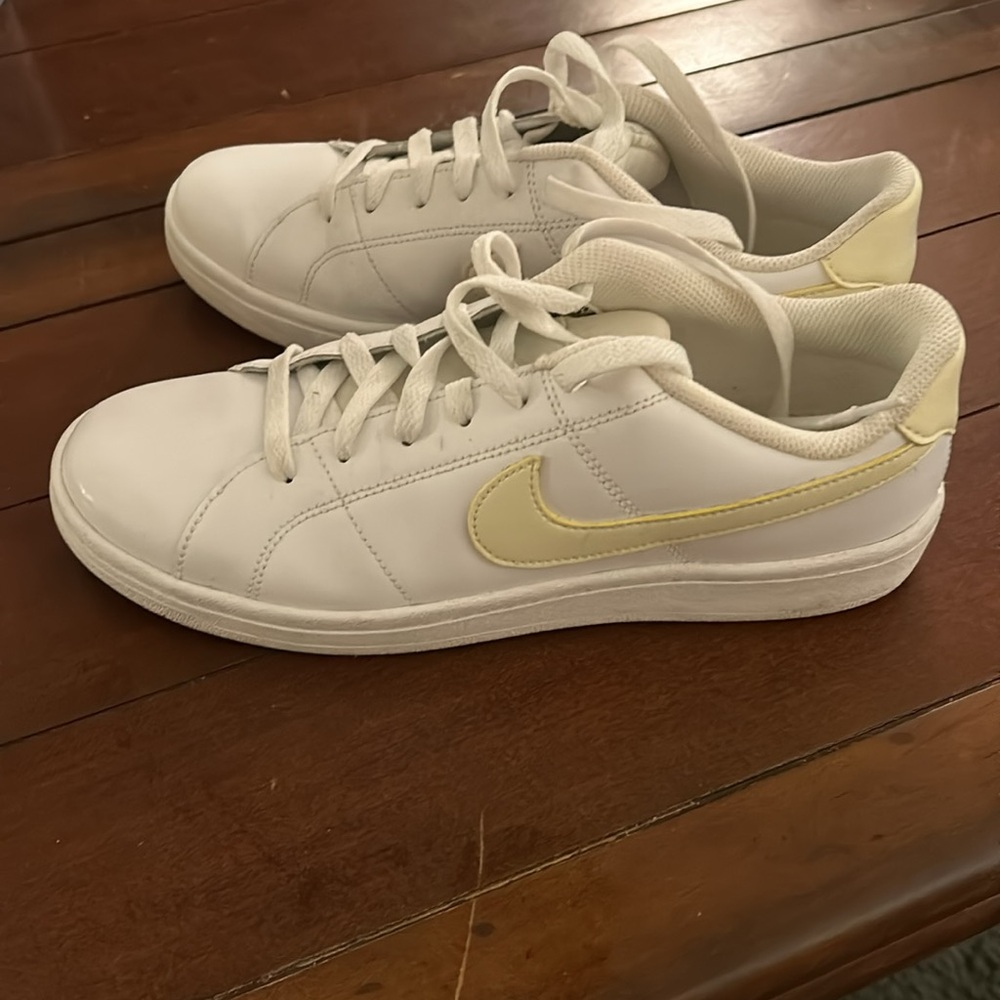 Nike Women's Shoes in White and Light Yellow
